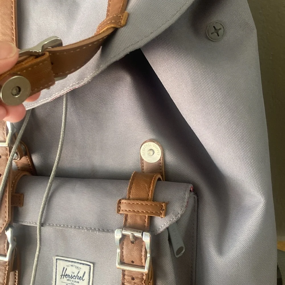 Herschel Supply Company top handle